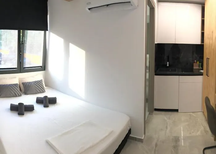 Port Deluxe Studio